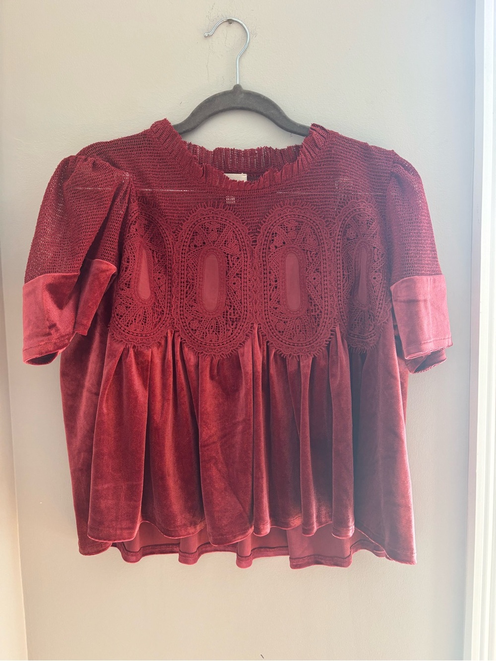 Crochet Yoke Velvet Short Sleeve Tunic - Wine